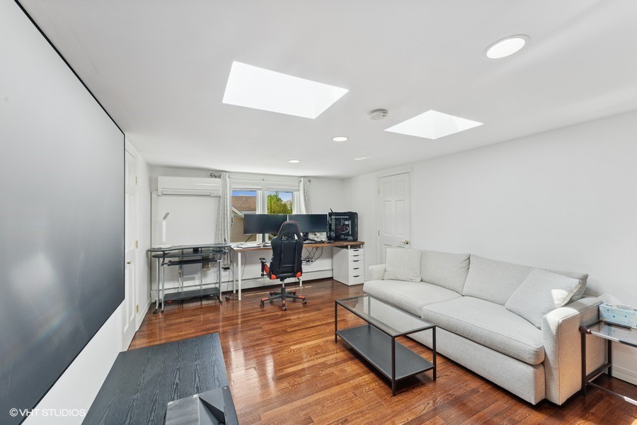 41_36-04-210th-St_Web 41_36-04-210th-St_Web